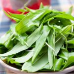 wild-garlic-leaves